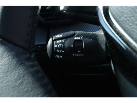 Peugeot 208 Hybrid 100 e-DCS6 Allure | Cruise Control | Camera | Carplay | Climate Control | ActivLease financial lease