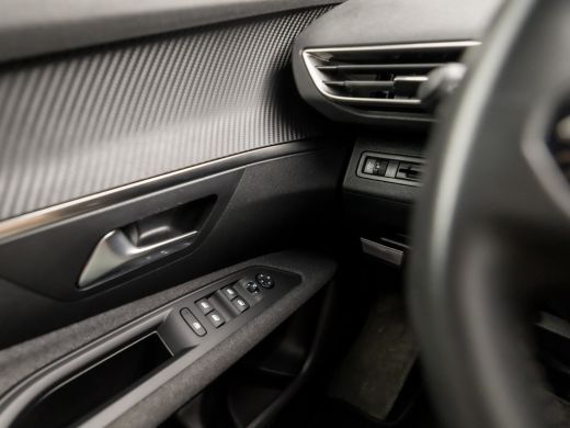 Peugeot 3008 1.2 PureTech Sport Automaat (APPLE CARPLAY, GROOT NAVI, 360 CAMERA, GETINT GLAS, SPORTSTOELEN, CR... ActivLease financial lease