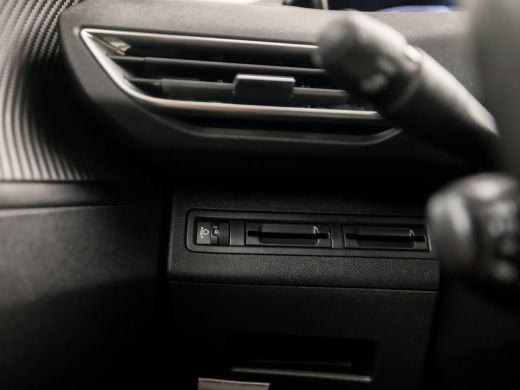 Peugeot 3008 1.2 PureTech Sport Automaat (APPLE CARPLAY, GROOT NAVI, 360 CAMERA, GETINT GLAS, SPORTSTOELEN, CR... ActivLease financial lease