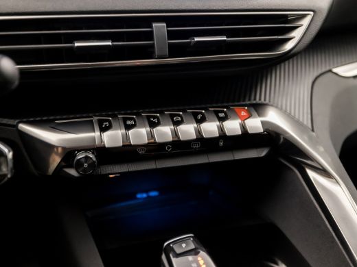 Peugeot 3008 1.2 PureTech Sport Automaat (APPLE CARPLAY, GROOT NAVI, 360 CAMERA, GETINT GLAS, SPORTSTOELEN, CR... ActivLease financial lease