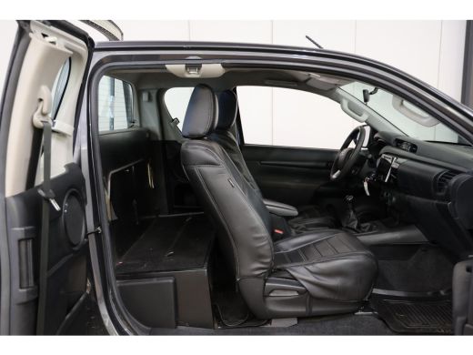 Toyota Hilux 2.4 D-4D 150PK Xtra Cab 4X4 ActivLease financial lease