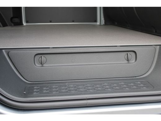 Volkswagen ID. Buzz Cargo Cargo Bulli Edition | 79 kWh | 286 pk | Trekhaak | Achterklep | 360° camera | IQ.LIGHT Koplampen ... ActivLease financial lease