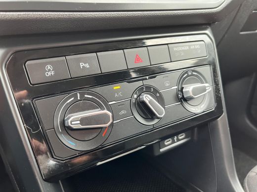 Volkswagen T-Cross 1.0 TSI Life | PDC V+A | ACC | Apple Carplay | Airco | LM velgen 16" | ActivLease financial lease