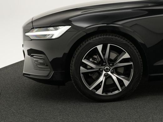 Volvo  V60 2.0 B3 Essential Edition | Trekhaak | Adaptive Cruise | BLIS | Stoel- & stuurwielverwarming | 18"... ActivLease financial lease