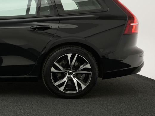 Volvo  V60 2.0 B3 Essential Edition | Trekhaak | Adaptive Cruise | BLIS | Stoel- & stuurwielverwarming | 18"... ActivLease financial lease
