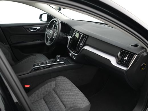 Volvo  V60 2.0 B3 Essential Edition | Trekhaak | Adaptive Cruise | BLIS | Stoel- & stuurwielverwarming | 18"... ActivLease financial lease