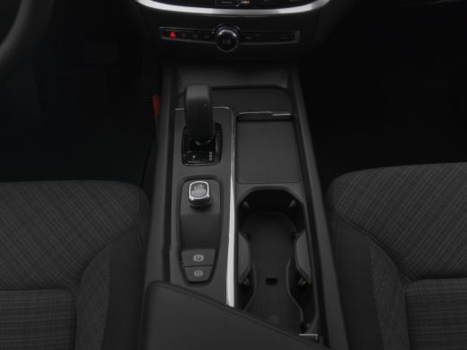 Volvo  V60 2.0 B3 Essential Edition | Trekhaak | Adaptive Cruise | BLIS | Stoel- & stuurwielverwarming | 18"... ActivLease financial lease
