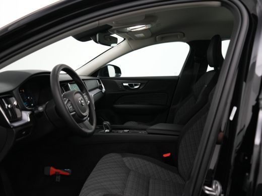 Volvo  V60 2.0 B3 Essential Edition | Trekhaak | Adaptive Cruise | BLIS | Stoel- & stuurwielverwarming | 18"... ActivLease financial lease