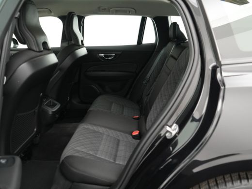 Volvo  V60 2.0 B3 Essential Edition | Trekhaak | Adaptive Cruise | BLIS | Stoel- & stuurwielverwarming | 18"... ActivLease financial lease