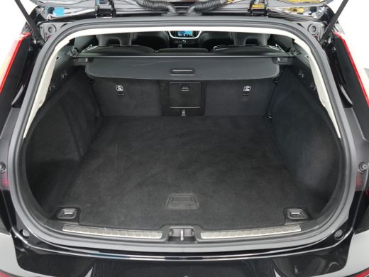 Volvo  V60 2.0 B3 Essential Edition | Trekhaak | Adaptive Cruise | BLIS | Stoel- & stuurwielverwarming | 18"... ActivLease financial lease