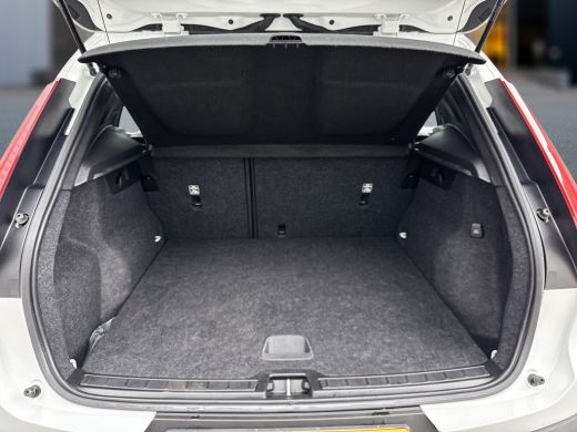 Volvo  XC40 T2 Momentum Core | 17' | Automaat | Navi | Carplay | Voorruitverwarming | Parkeersensoren | Elekt... ActivLease financial lease
