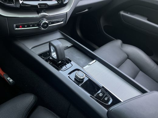 Volvo  XC60 2.0 T6 Plug-in Plus Dark | Achterbank verwarmd | All-season banden | Apple Carplay/Android Auto|t... ActivLease financial lease