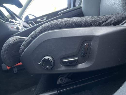 Volvo  XC60 2.0 T6 Plug-in Plus Dark | Achterbank verwarmd | All-season banden | Apple Carplay/Android Auto|t... ActivLease financial lease