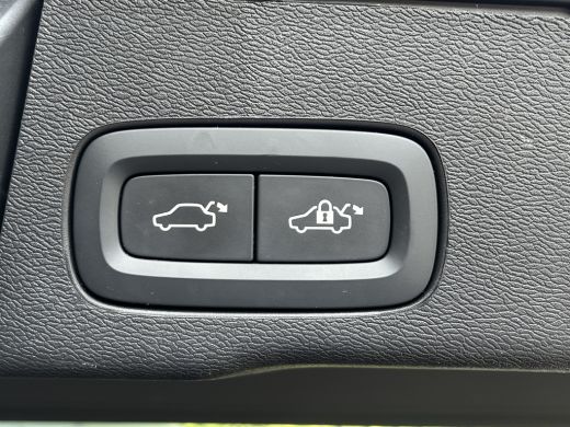 Volvo  XC60 2.0 T6 Plug-in Plus Dark | Achterbank verwarmd | All-season banden | Apple Carplay/Android Auto|t... ActivLease financial lease