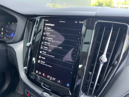 Volvo  XC60 2.0 T6 Plug-in Plus Dark | Achterbank verwarmd | All-season banden | Apple Carplay/Android Auto|t... ActivLease financial lease