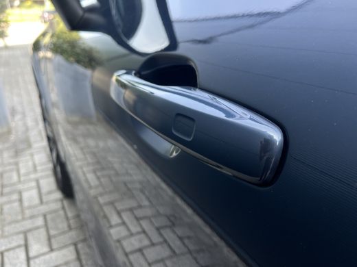 Volvo  XC60 2.0 T6 Plug-in Plus Dark | Achterbank verwarmd | All-season banden | Apple Carplay/Android Auto|t... ActivLease financial lease