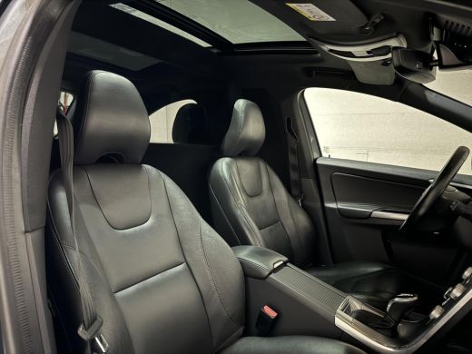 Volvo  XC60 2.4 D5 AWD Grijskenteken Pano Leer ACC Memory Trekh. ActivLease financial lease