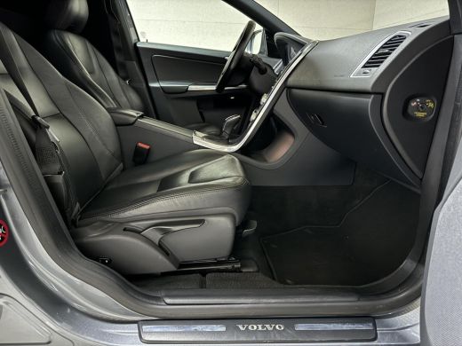 Volvo  XC60 2.4 D5 AWD Grijskenteken Pano Leer ACC Memory Trekh. ActivLease financial lease