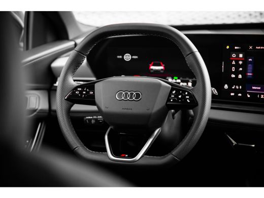 Audi Q6 e-tron S edition 100 kWh 387pk | Panoramadak | Tech Pro | Trekhaak | Luchtvering | 21" ActivLease financial lease