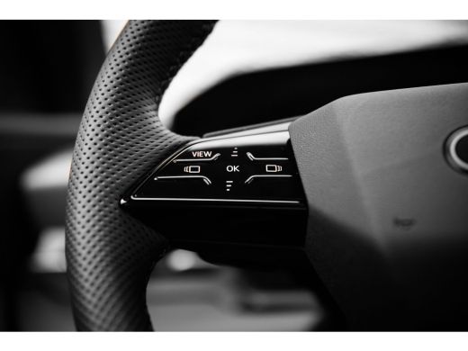 Audi Q6 e-tron S edition 100 kWh 387pk | Panoramadak | Tech Pro | Trekhaak | Luchtvering | 21" ActivLease financial lease