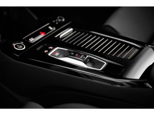 Audi Q6 e-tron S edition 100 kWh 387pk | Panoramadak | Tech Pro | Trekhaak | Luchtvering | 21" ActivLease financial lease