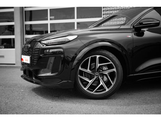 Audi Q6 e-tron S edition 100 kWh 387pk | Panoramadak | Tech Pro | Trekhaak | Luchtvering | 21" ActivLease financial lease