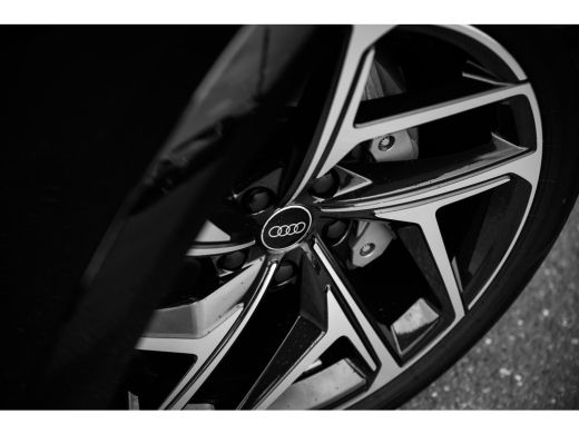 Audi Q6 e-tron S edition 100 kWh 387pk | Panoramadak | Tech Pro | Trekhaak | Luchtvering | 21" ActivLease financial lease