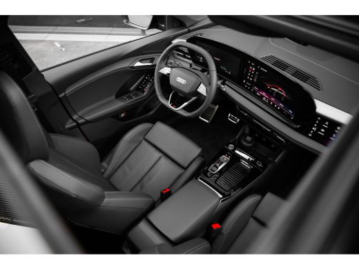 Audi Q6 e-tron S edition 100 kWh 387pk | Panoramadak | Tech Pro | Trekhaak | Luchtvering | 21" ActivLease financial lease