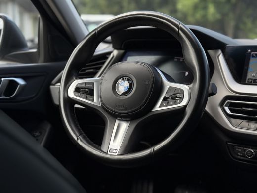 BMW 1 Serie 120i Aut. Executive Ed. Sport | Navi | LED | BMW-Individual | Led | 1/2  Leder ActivLease financial lease