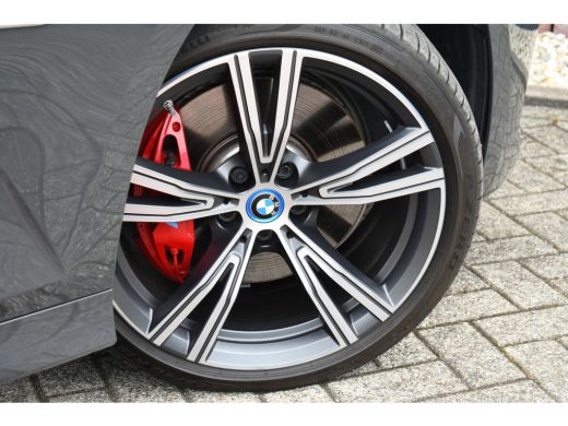 BMW 3 Serie 330e xDrive M-Sport Pro Dravit H/K 19inch HUD Camera ActivLease financial lease