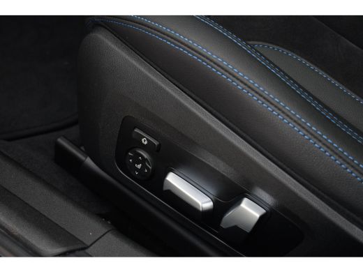 BMW 3 Serie Touring 330e M-Sport Pano ACC El-zetel HUD 19inch Camera Adp-onderstel ActivLease financial lease