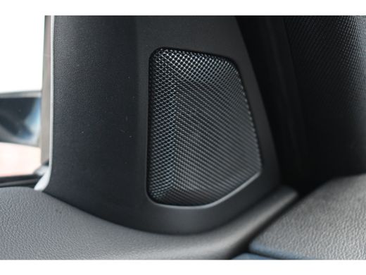 BMW 3 Serie Touring 330e M-Sport Pano ACC El-zetel HUD 19inch Camera Adp-onderstel ActivLease financial lease