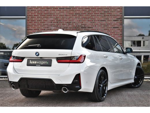 BMW 3 Serie Touring 330e M-Sport Pano ACC El-zetel HUD 19inch Camera Adp-onderstel ActivLease financial lease
