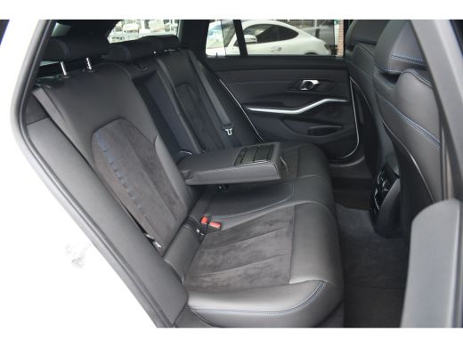 BMW 3 Serie Touring 330e M-Sport Pano ACC El-zetel HUD 19inch Camera Adp-onderstel ActivLease financial lease