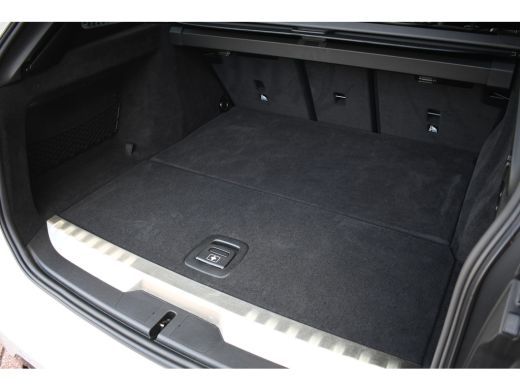 BMW 3 Serie Touring 330e M-Sport Pano ACC El-zetel HUD 19inch Camera Adp-onderstel ActivLease financial lease