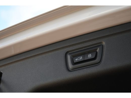 BMW 3 Serie Touring 330e M-Sport Pano ACC El-zetel HUD 19inch Camera Adp-onderstel ActivLease financial lease