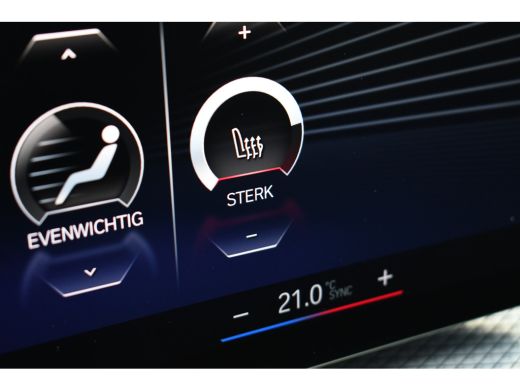 BMW 3 Serie Touring 330e M-Sport Pano ACC El-zetel HUD 19inch Camera Adp-onderstel ActivLease financial lease