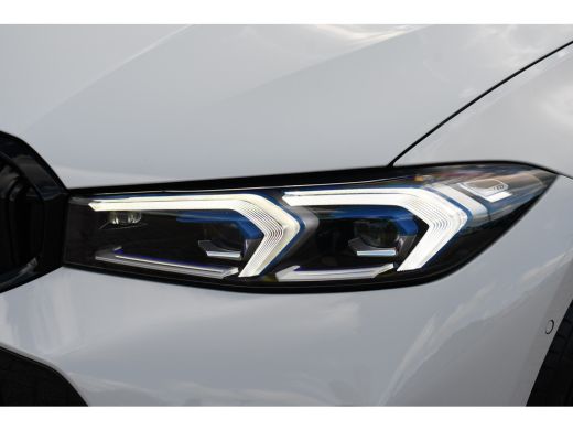 BMW 3 Serie Touring 330e M-Sport Pano ACC El-zetel HUD 19inch Camera Adp-onderstel ActivLease financial lease