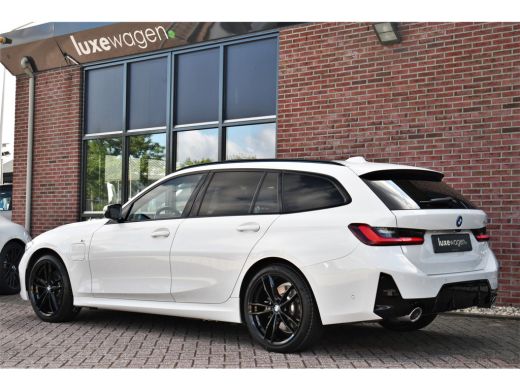 BMW 3 Serie Touring 330e M-Sport Pano ACC El-zetel HUD 19inch Camera Adp-onderstel ActivLease financial lease
