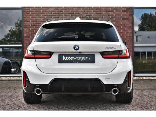BMW 3 Serie Touring 330e M-Sport Pano ACC El-zetel HUD 19inch Camera Adp-onderstel ActivLease financial lease