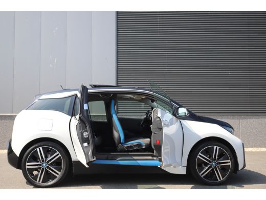 BMW i3 Executive 120Ah 42 kWh/Sunroof/Adaptive/Camera/W-pomp/20"/3-fase ActivLease financial lease