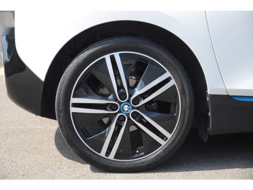 BMW i3 Executive 120Ah 42 kWh/Sunroof/Adaptive/Camera/W-pomp/20"/3-fase ActivLease financial lease