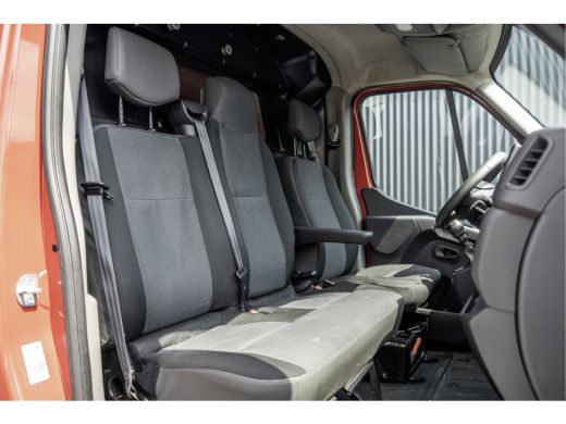 Renault Master T35 dCi | L2H2 | Camera | Navi | LED | 3-Zits | Airco | PDC | Euro 6 ActivLease financial lease