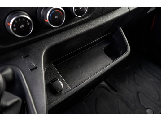 Renault Master T35 dCi | L2H2 | Camera | Navi | LED | 3-Zits | Airco | PDC | Euro 6 ActivLease financial lease