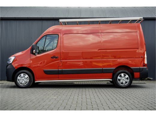Renault Master T35 dCi | L2H2 | Camera | Navi | LED | 3-Zits | Airco | PDC | Euro 6 ActivLease financial lease