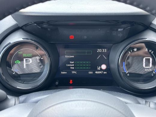 Toyota Yaris 1.5 Hybrid Executive **STOEL EN STUURWIELVERWARMING/ HEAD-UP DISPLAY/ 36 MAANDEN GARANTIE ActivLease financial lease
