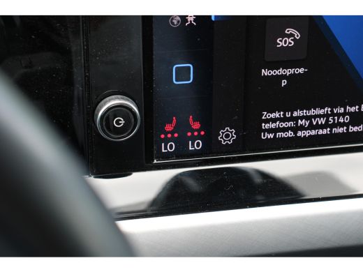 Volkswagen Golf 1.5 TSI | STOELVERWARMING | ADAPTIVE CRUISE | CAMERA | AFN. TREKHAAK | PARK. SENS V+A | APPLE CAR... ActivLease financial lease