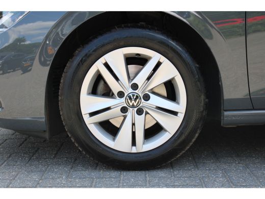 Volkswagen Golf 1.5 TSI | STOELVERWARMING | ADAPTIVE CRUISE | CAMERA | AFN. TREKHAAK | PARK. SENS V+A | APPLE CAR... ActivLease financial lease