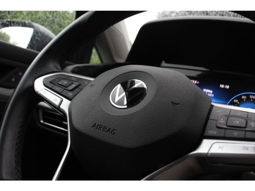 Volkswagen Golf 1.5 TSI | STOELVERWARMING | ADAPTIVE CRUISE | CAMERA | AFN. TREKHAAK | PARK. SENS V+A | APPLE CAR... ActivLease financial lease