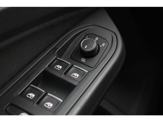 Volkswagen Golf 1.5 TSI | STOELVERWARMING | ADAPTIVE CRUISE | CAMERA | AFN. TREKHAAK | PARK. SENS V+A | APPLE CAR... ActivLease financial lease